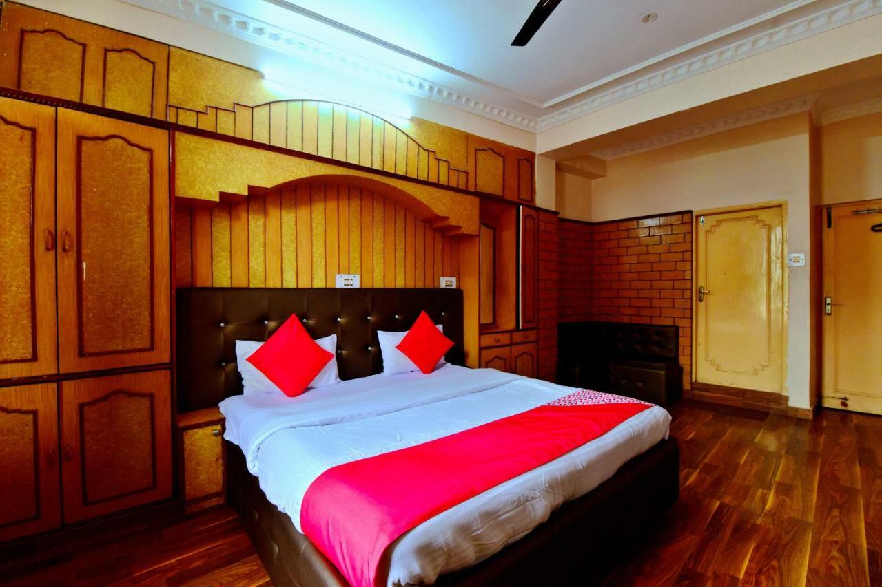 Oyo 26909 Hotel Paras Mandi Exterior photo
