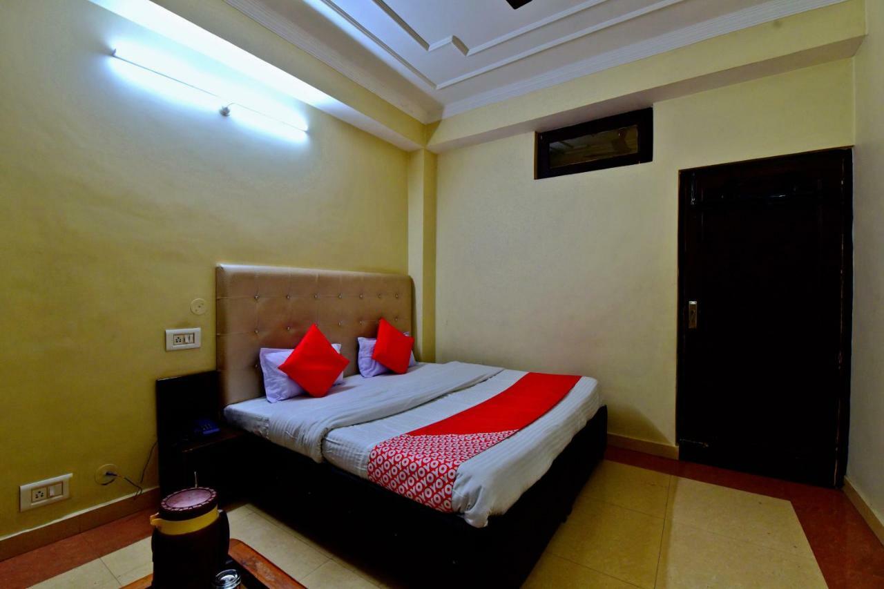 Oyo 26909 Hotel Paras Mandi Exterior photo